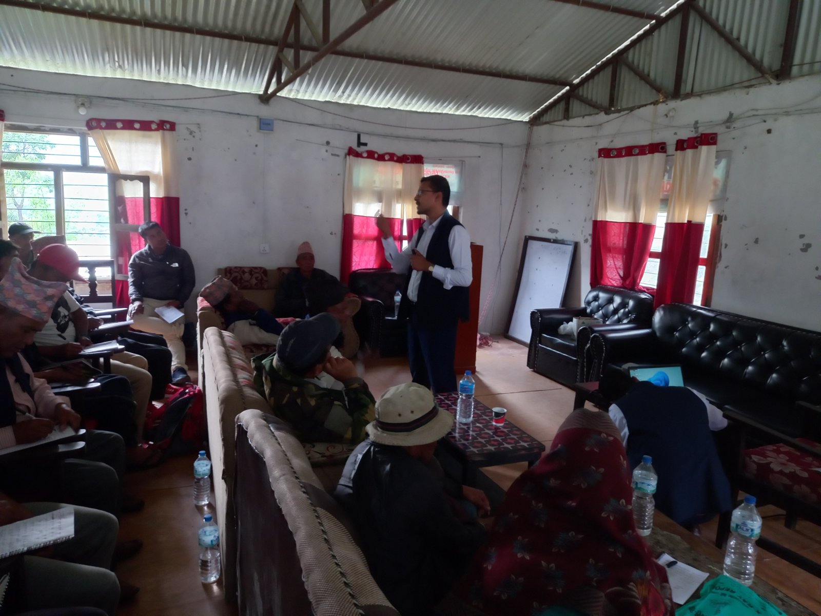 मिती २०८० साल जेठ ६ गते अन्नपूर्ण गाउँपालिकाको समन्वयमा परम्परागत स्वास्थ्यकर्मीहरुसँग जडिबुटि परिचयात्मक कार्यक्रम सम्पन्न गरियो ।